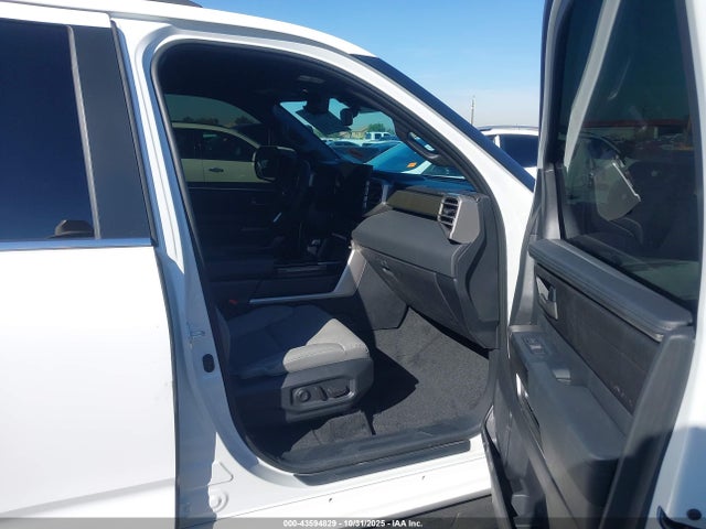 Toyota Sequoia Sr5 2025 7SVAAABA6SX072253 Image 5