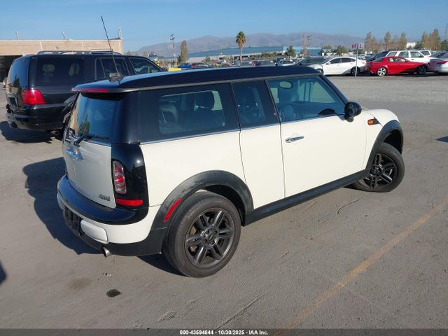 2011 MINI COOPER CLUBMAN WMWZF3C58BT188103 Photo 3