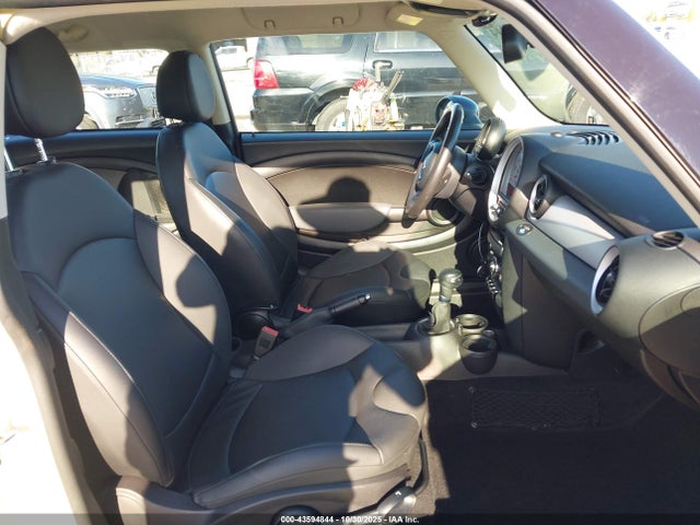 2011 MINI COOPER CLUBMAN WMWZF3C58BT188103 Photo 4