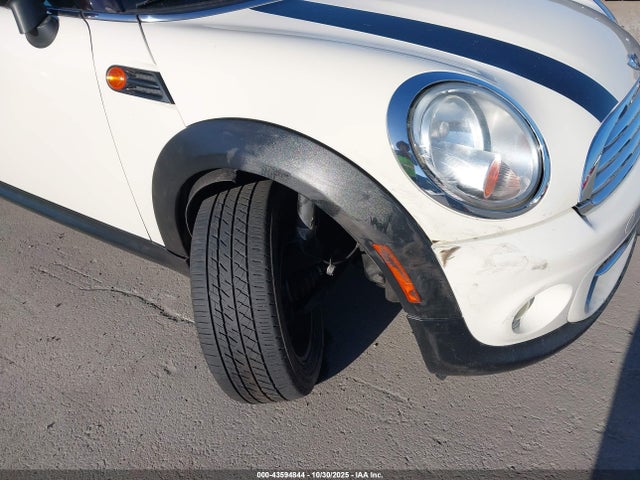 2011 MINI COOPER CLUBMAN WMWZF3C58BT188103 Photo 5