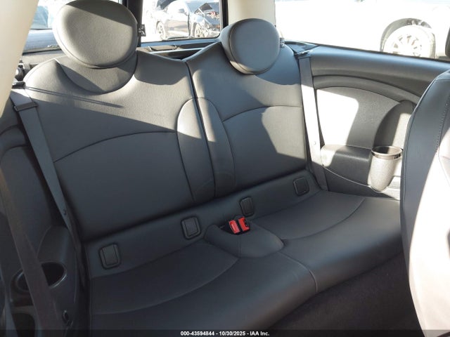 2011 MINI COOPER CLUBMAN WMWZF3C58BT188103 Photo 7