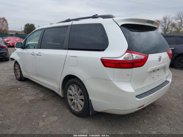 2015 TOYOTA SIENNA 5TDDK3DC6FS117993 Photo 2