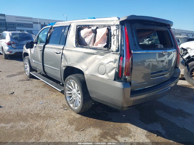 2018 CADILLAC ESCALADE ESV 1GYS3KKJXJR215135 Photo 2
