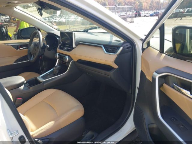 2023 TOYOTA RAV4 HYBRID JTMB6RFV8PD084697 Photo 4