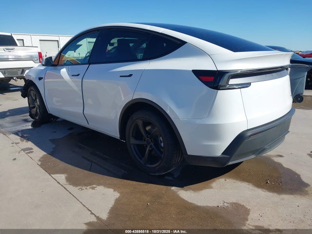 2026 TESLA MODEL Y 7SAYGDEE8TA390720 Photo 2