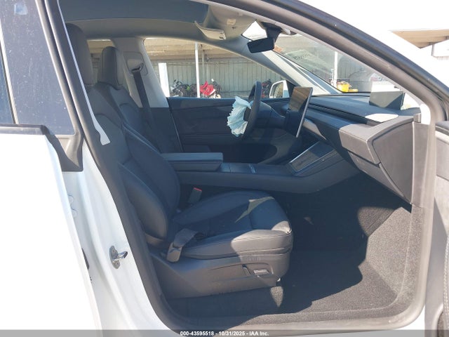 2026 TESLA MODEL Y 7SAYGDEE8TA390720 Photo 4