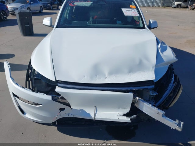 2026 TESLA MODEL Y 7SAYGDEE8TA390720 Photo 5