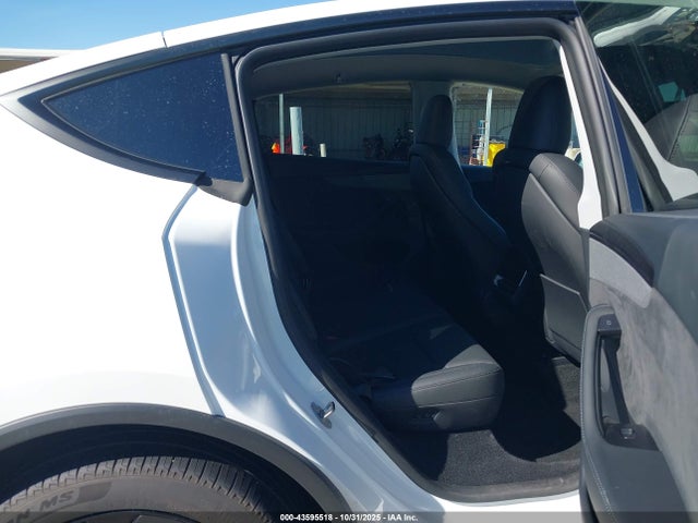 2026 TESLA MODEL Y 7SAYGDEE8TA390720 Photo 7