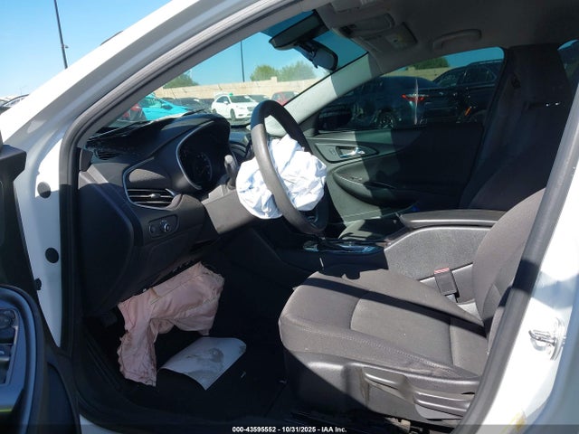 2017 CHEVROLET MALIBU 1G1ZB5ST5HF168661 Photo 4