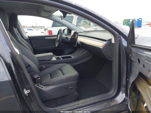2025 TESLA MODEL Y 7SAYGDEE4SA358183 Photo 4