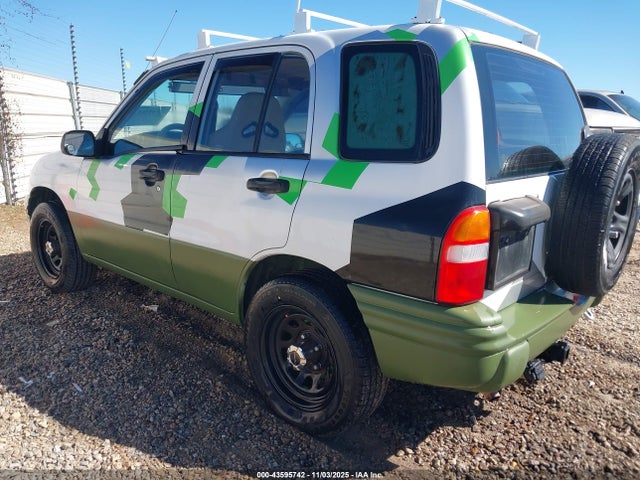 1999 CHEVROLET TRACKER 2CNBE13C8X6915939 Photo 2