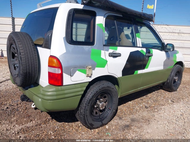 1999 CHEVROLET TRACKER 2CNBE13C8X6915939 Photo 3