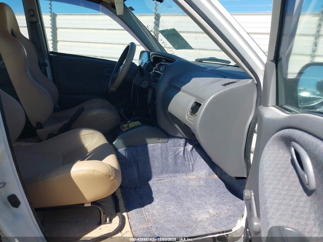 1999 CHEVROLET TRACKER 2CNBE13C8X6915939 Photo 4