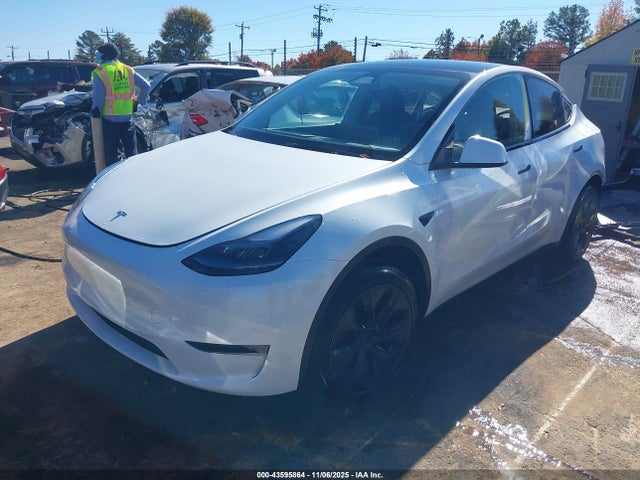 2024 TESLA MODEL Y 7SAYGDED1RA321710 Photo 1