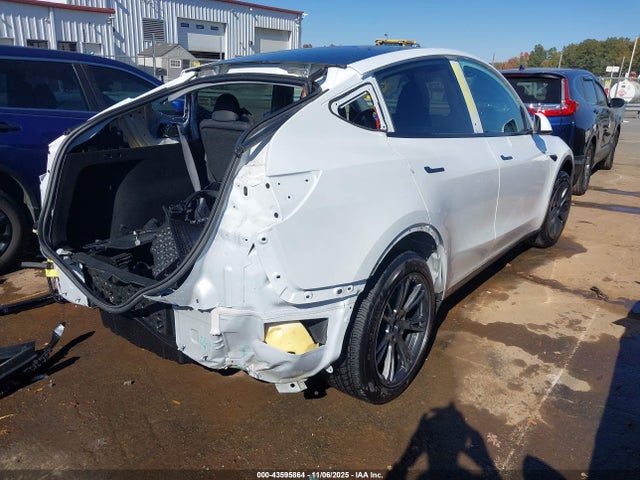 2024 TESLA MODEL Y 7SAYGDED1RA321710 Photo 3