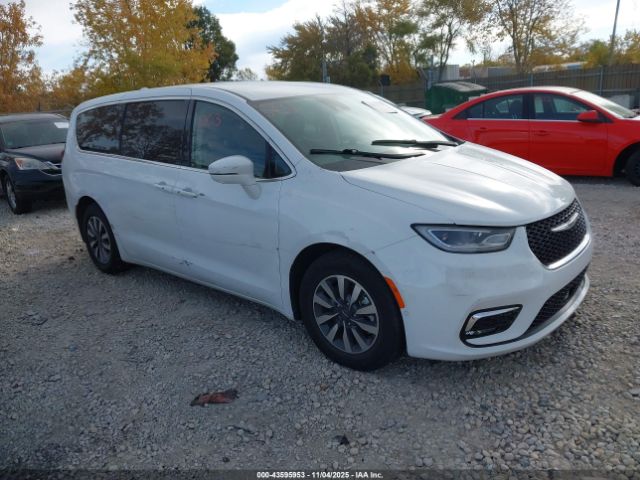 2022 CHRYSLER PACIFICA HYBRID 2C4RC1L7XNR122648
