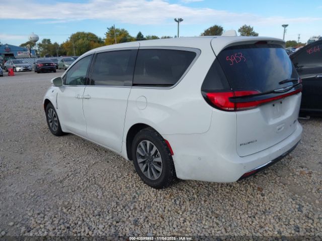 2022 CHRYSLER PACIFICA HYBRID 2C4RC1L7XNR122648 Photo 2