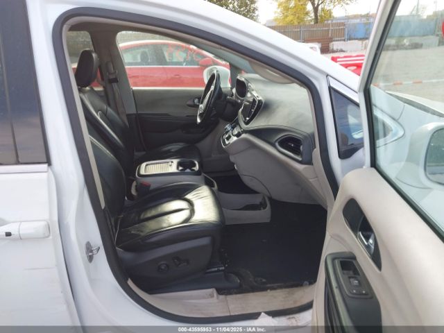 2022 CHRYSLER PACIFICA HYBRID 2C4RC1L7XNR122648 Photo 4