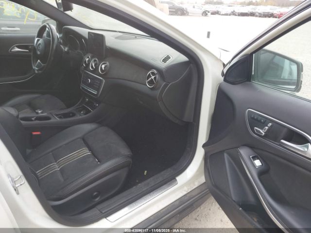 2018 MERCEDES-BENZ GLA 250 WDCTG4GB8JJ385174 Photo 4