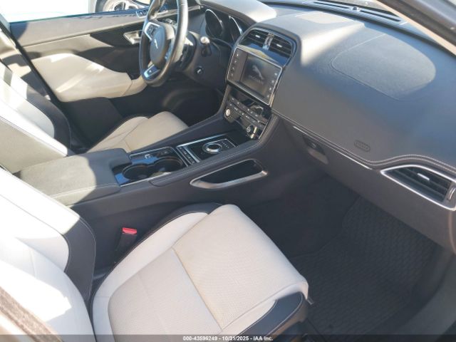2017 JAGUAR F-PACE SADCL2BN3HA488637 Photo 4