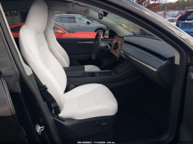 2023 TESLA MODEL Y 7SAYGDEF5PF876175 Photo 4