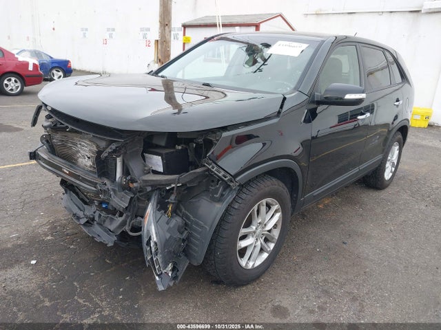 KIA SORENTO LX 2014 5XYKT3A63EG479424 Image 2