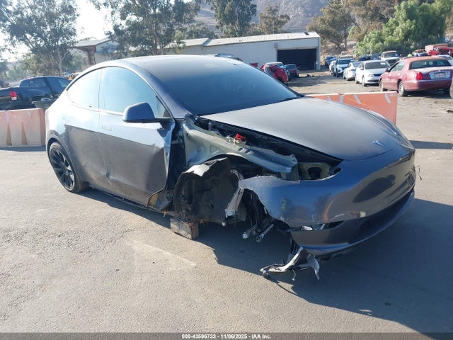 2023 TESLA MODEL Y 7SAYGAEE4PF609339 Photo 0