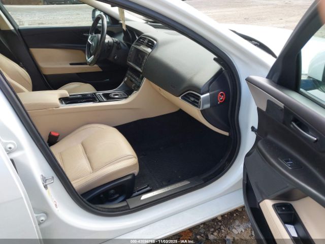 2018 JAGUAR XE SAJAK4FN5JCP18282 Photo 4