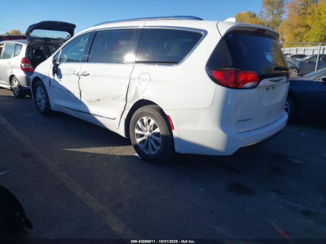 2018 CHRYSLER PACIFICA 2C4RC1BG3JR193038 Photo 2