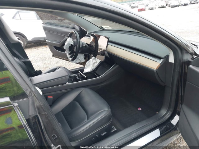 2019 TESLA MODEL 3 5YJ3E1EA7KF198697 Photo 4