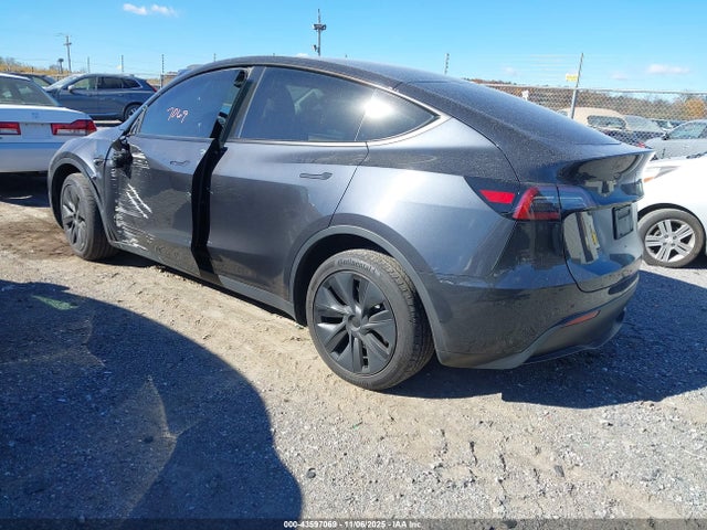 2024 TESLA MODEL Y 7SAYGDEE7RF198376 Photo 2