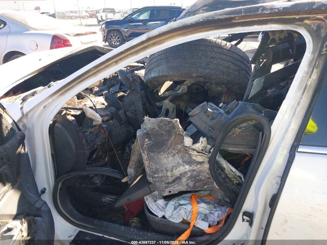 43597237 :رقم المزاد ، 3FAHP0KCXBR153757 vin ، 2011 Ford Fusion Sport مزاد بيع