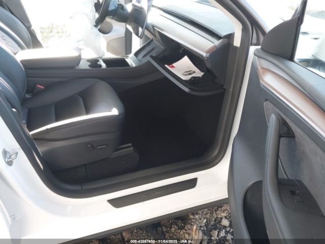 2024 TESLA MODEL Y 7SAYGDEE6RF186297 Photo 4