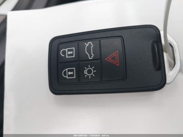 2016 VOLVO XC60 YV449MRP6G2869096 Photo 10