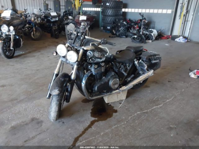 2012 TRIUMPH MOTORCYCLE THUNDERBIRD SMTB03WF7CJ542606 Photo 1