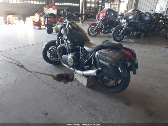 2012 TRIUMPH MOTORCYCLE THUNDERBIRD SMTB03WF7CJ542606 Photo 2