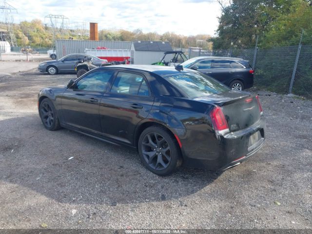 2020 CHRYSLER 300 2C3CCABG1LH255491 Photo 2