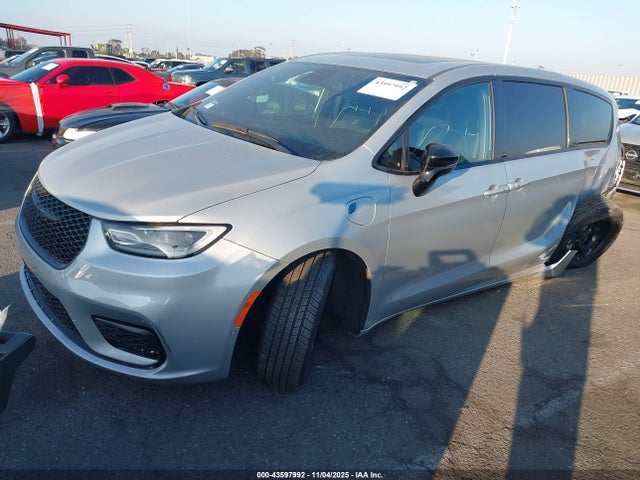 Chrysler Pacifica Hybrid Limited 2023 2C4RC1S77PR609309 Image 2
