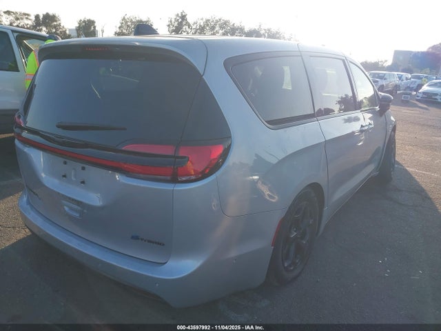 Chrysler Pacifica Hybrid Limited 2023 2C4RC1S77PR609309 Image 4