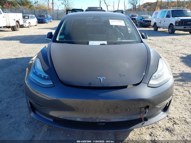 Продажа на аукционе авто 2018 Tesla Model 3 Long Range/mid Range, vin: 5YJ3E1EA7JF042433, номер лота: 43597998
