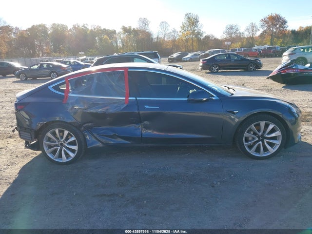 Продажа на аукционе авто 2018 Tesla Model 3 Long Range/mid Range, vin: 5YJ3E1EA7JF042433, номер лота: 43597998