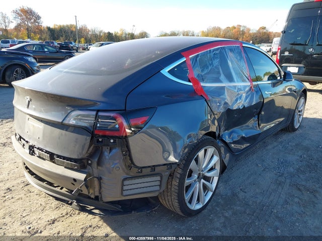 Продажа на аукционе авто 2018 Tesla Model 3 Long Range/mid Range, vin: 5YJ3E1EA7JF042433, номер лота: 43597998