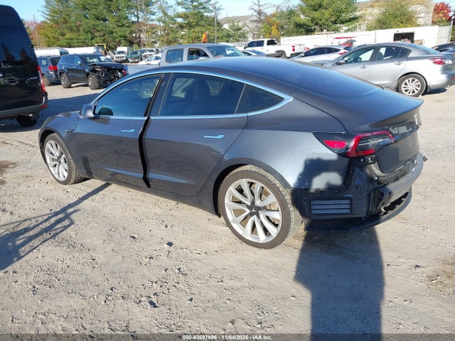 2018 TESLA MODEL 3 5YJ3E1EA7JF042433 Photo 2