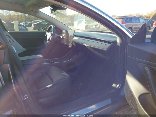 2018 TESLA MODEL 3 5YJ3E1EA7JF042433 Photo 4