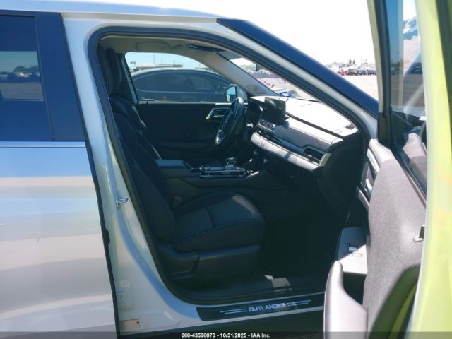 2025 MITSUBISHI OUTLANDER JA4J3UA87SZ022187 Photo 4