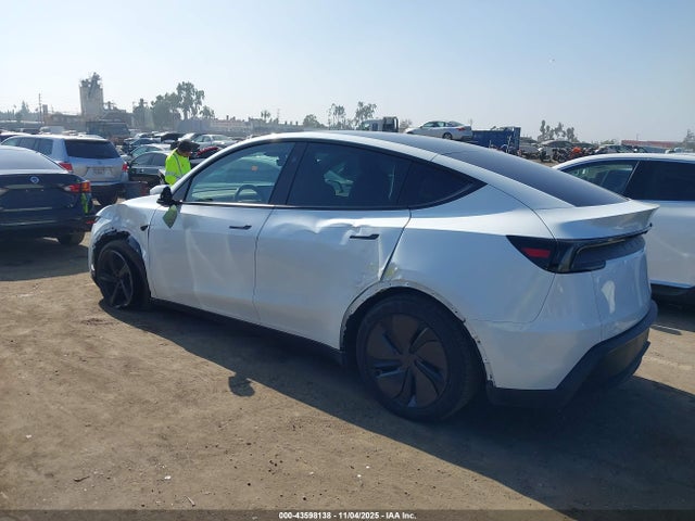 2026 TESLA MODEL Y 7SAYGDEE4TF350752 Photo 2