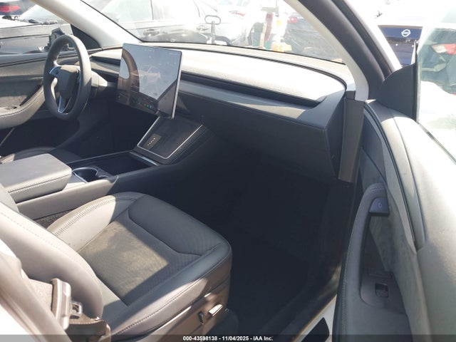 2026 TESLA MODEL Y 7SAYGDEE4TF350752 Photo 4