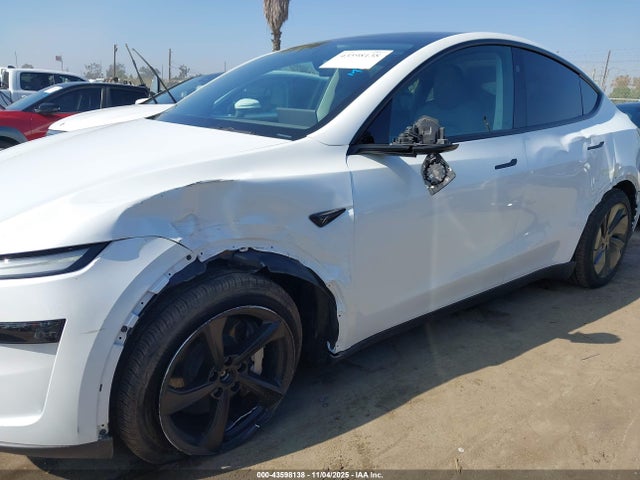 2026 TESLA MODEL Y 7SAYGDEE4TF350752 Photo 5