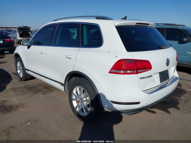 2014 VOLKSWAGEN TOUAREG WVGEF9BP2ED006235 Photo 2