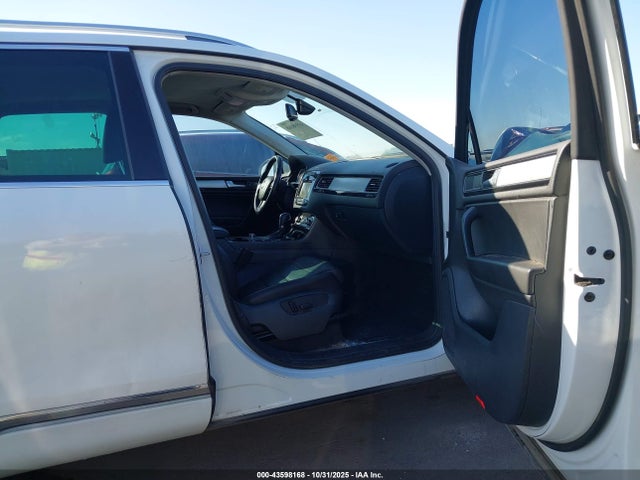 2014 VOLKSWAGEN TOUAREG WVGEF9BP2ED006235 Photo 4